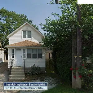 https://cozy-3-bedroom-downtown-hideaway-cottage-with.niagara-fallshotels.com